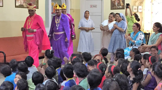 09/01/2018 Los Reyes Magos llegan a la India con Fundación Juan Bonal.