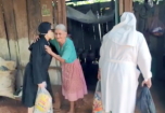 Las Hermanas de Boloncó alimentan a los ancianos solos y son recursos