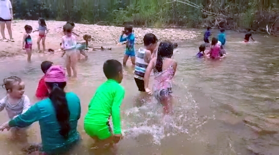 23/09/2022 El nuevo río, testigo de las risas de los niños del colegio Camilo Crous