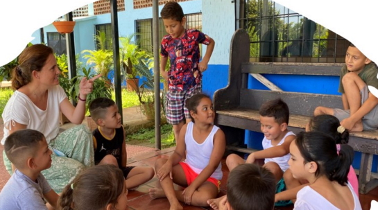 28/10/2022 Un minibús para que los niños del Hogar Montserrat puedan asistir al colegio