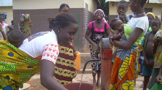 26/05/2017 Agua para los habitantes de Komborodougou.