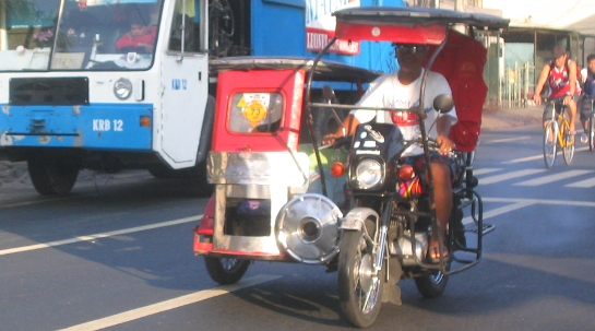 21/03/2018 Fundación Juan Bonal pone en marcha un proyecto de triciclos para ayudar a los desempleados de Manila