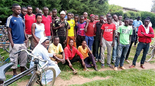 23/01/2019 Bike-riders, transporte en bicicleta para los niños que van al colegio en Ruanda