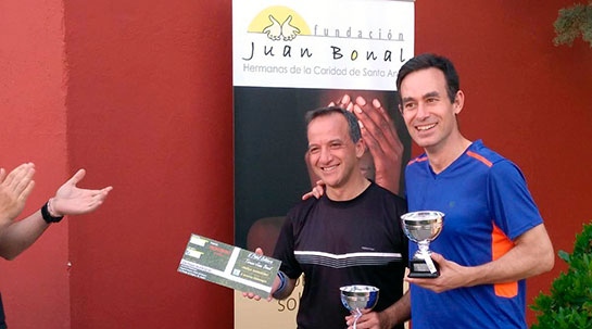 13/06/2019 Premio para los ganadores del V Torneo de Pádel Solidario organizado por Fundación Juan Bonal en Madrid